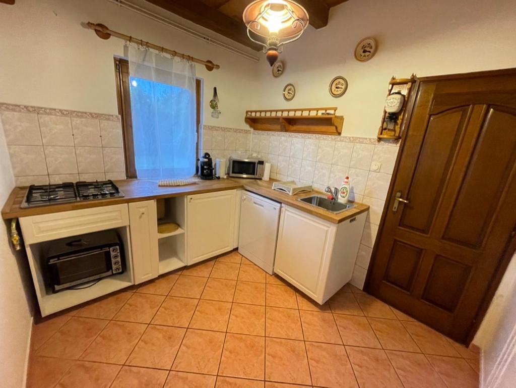 Fuegefa Apartman Balatonmariafurdo Exterior photo